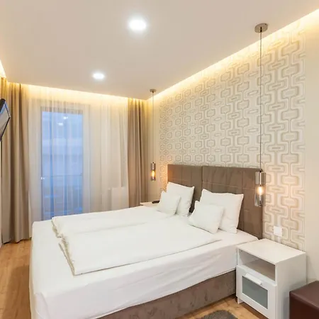 Lakeside Panorama 115