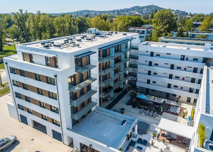 Lakeside Panorama 115