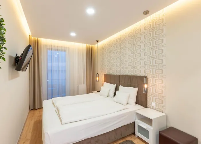 Lakeside Panorama 115